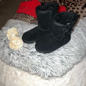 Koolaburra by UGG, color is black, size 13 in big girl sizes